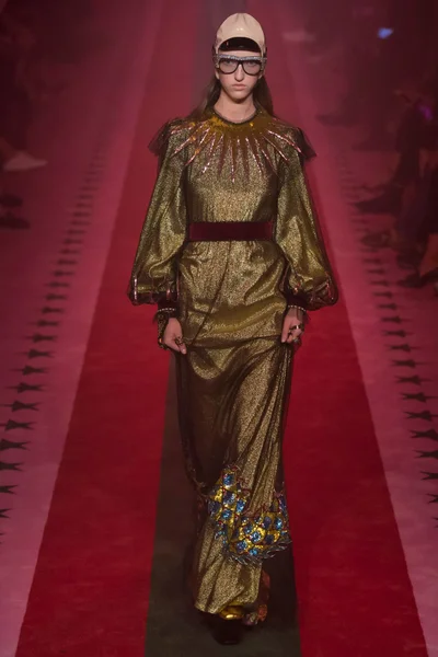 Look 28